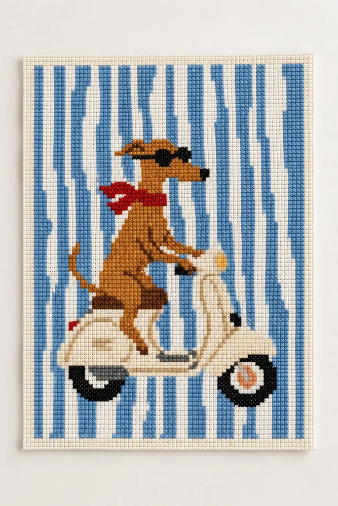 Quadro bordado em ponto cruz de um galgo de óculos escuros andando de Vespa, sem moldura